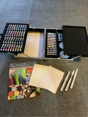 Artist Set Oil & Acrylic Paints Palettes Palette Knives Paper and Book READ